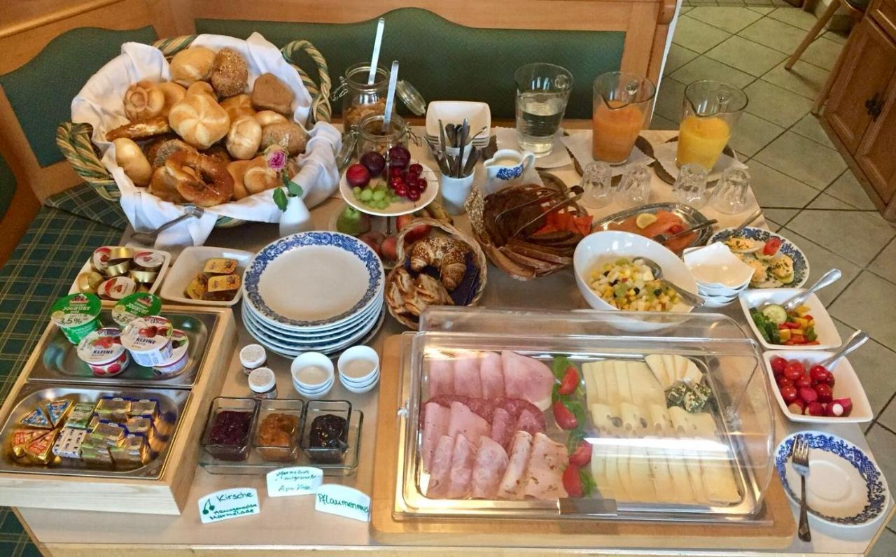 Fruehstueckspension Gaestehaus Zum Weissen Roessl Wallgau Buitenkant foto