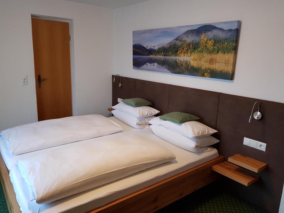Fruehstueckspension Gaestehaus Zum Weissen Roessl Wallgau Buitenkant foto