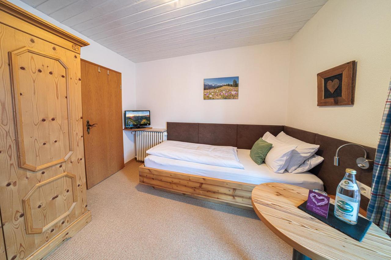 Fruehstueckspension Gaestehaus Zum Weissen Roessl Wallgau Buitenkant foto