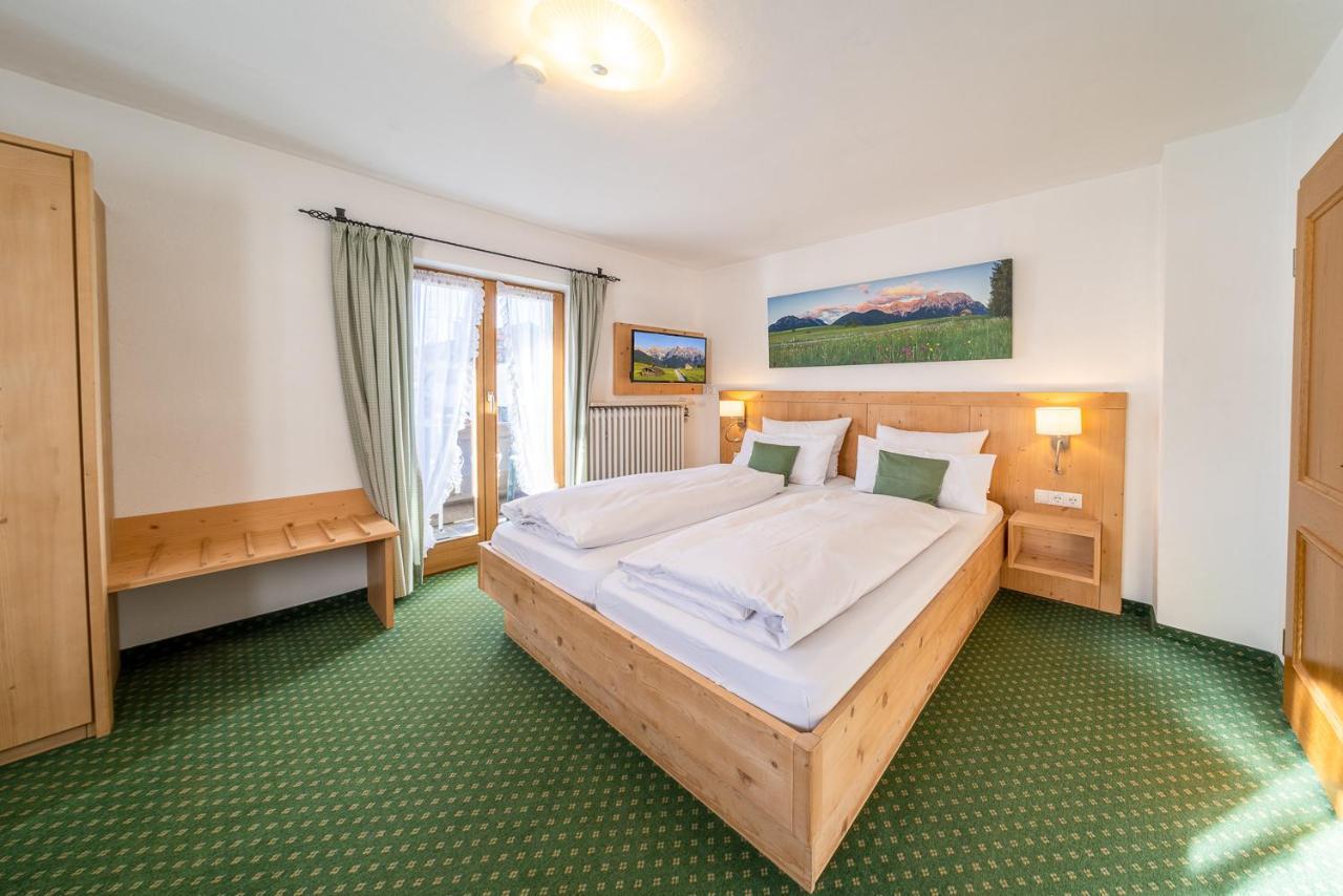 Fruehstueckspension Gaestehaus Zum Weissen Roessl Wallgau Buitenkant foto