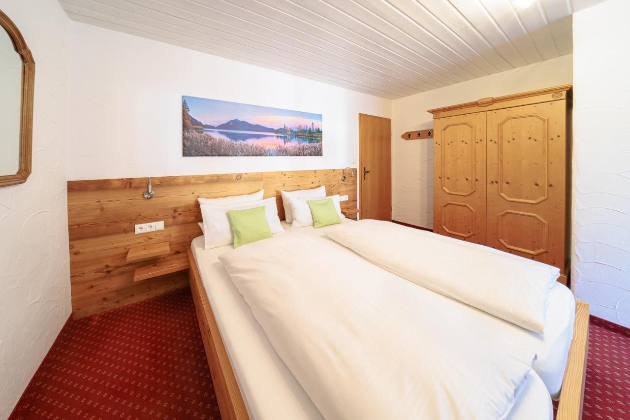 Fruehstueckspension Gaestehaus Zum Weissen Roessl Wallgau Buitenkant foto