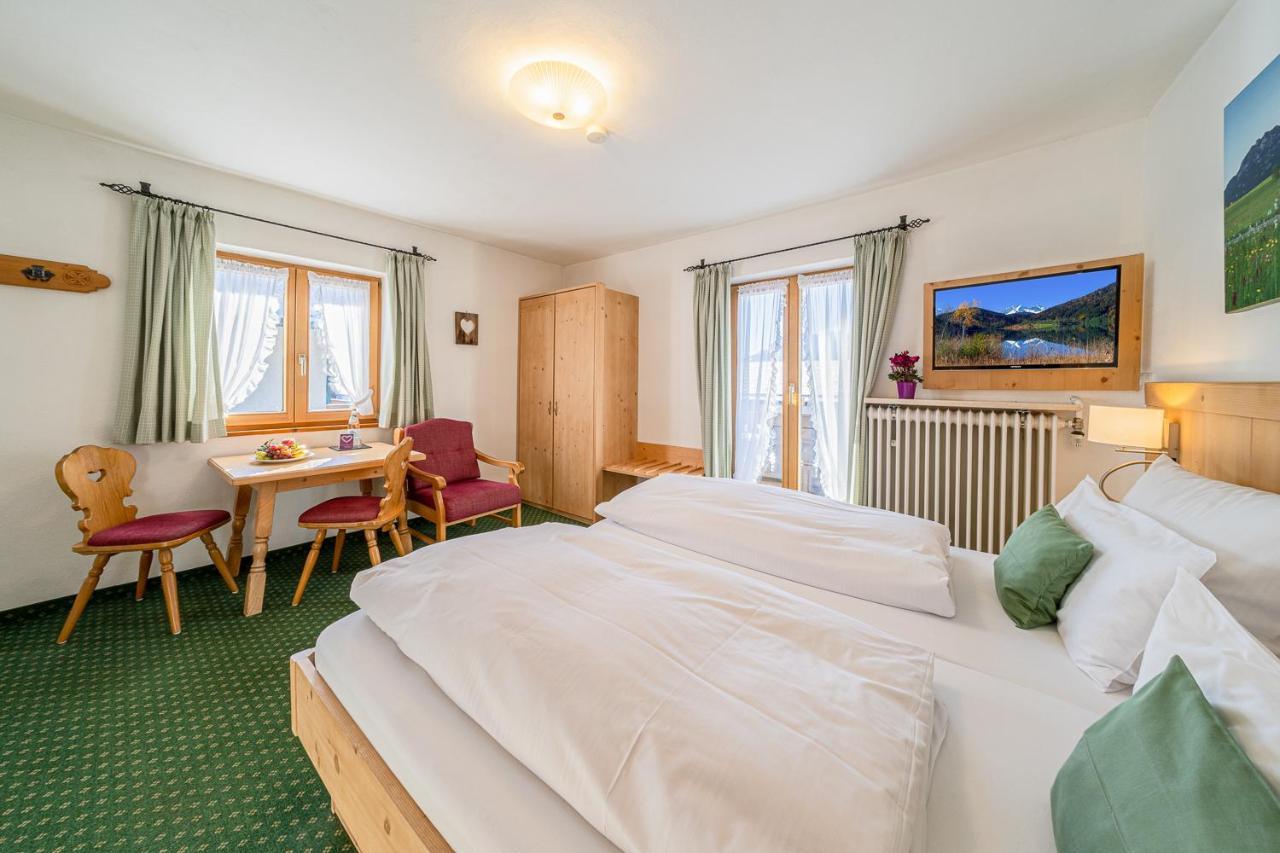 Fruehstueckspension Gaestehaus Zum Weissen Roessl Wallgau Buitenkant foto