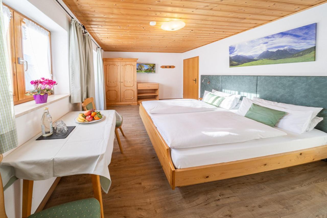 Fruehstueckspension Gaestehaus Zum Weissen Roessl Wallgau Buitenkant foto