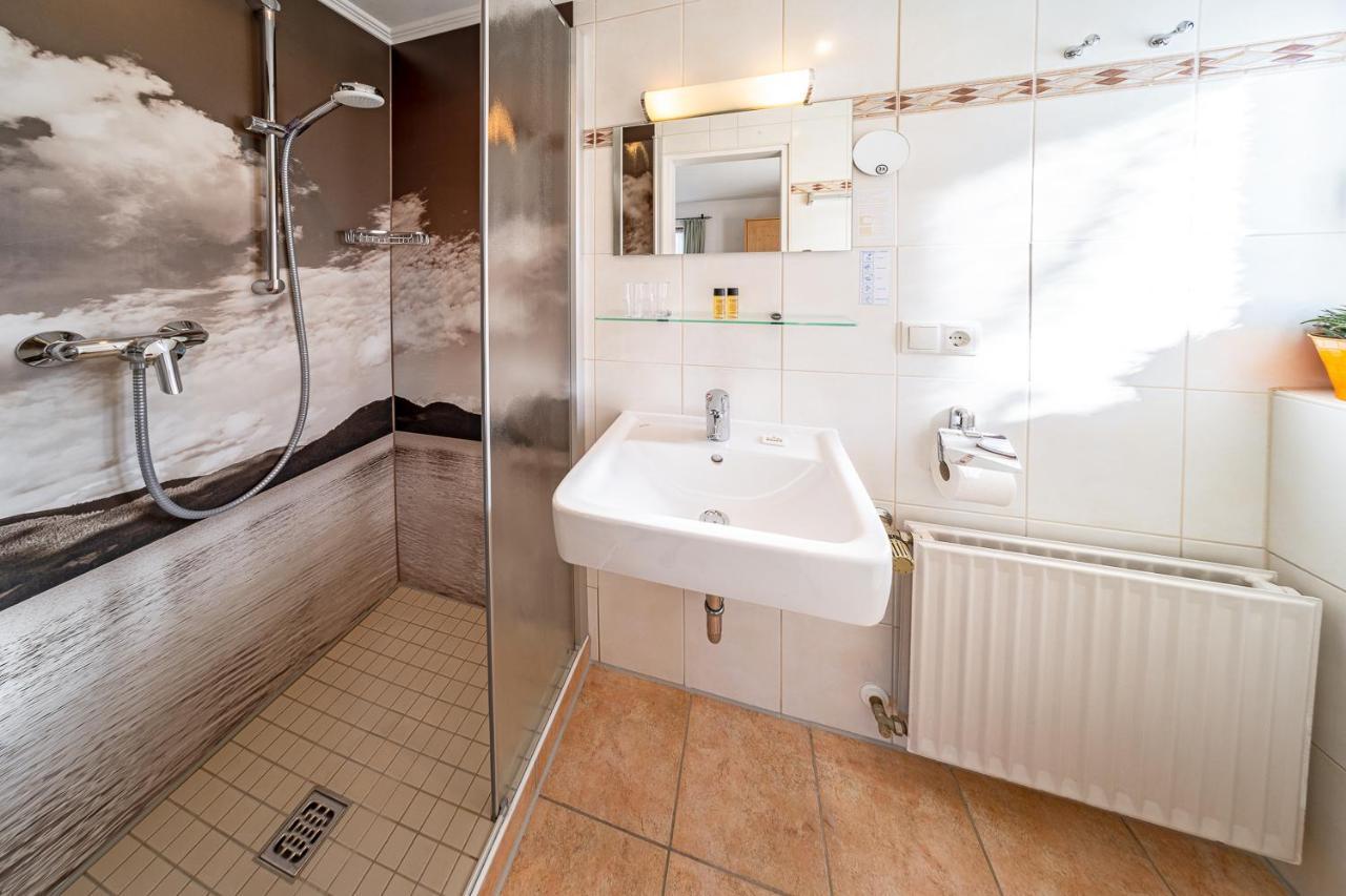 Fruehstueckspension Gaestehaus Zum Weissen Roessl Wallgau Buitenkant foto