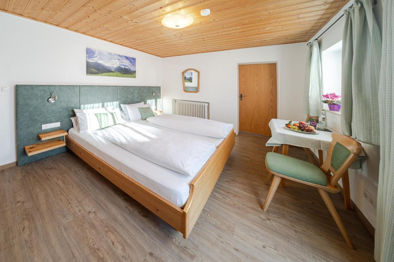Fruehstueckspension Gaestehaus Zum Weissen Roessl Wallgau Buitenkant foto