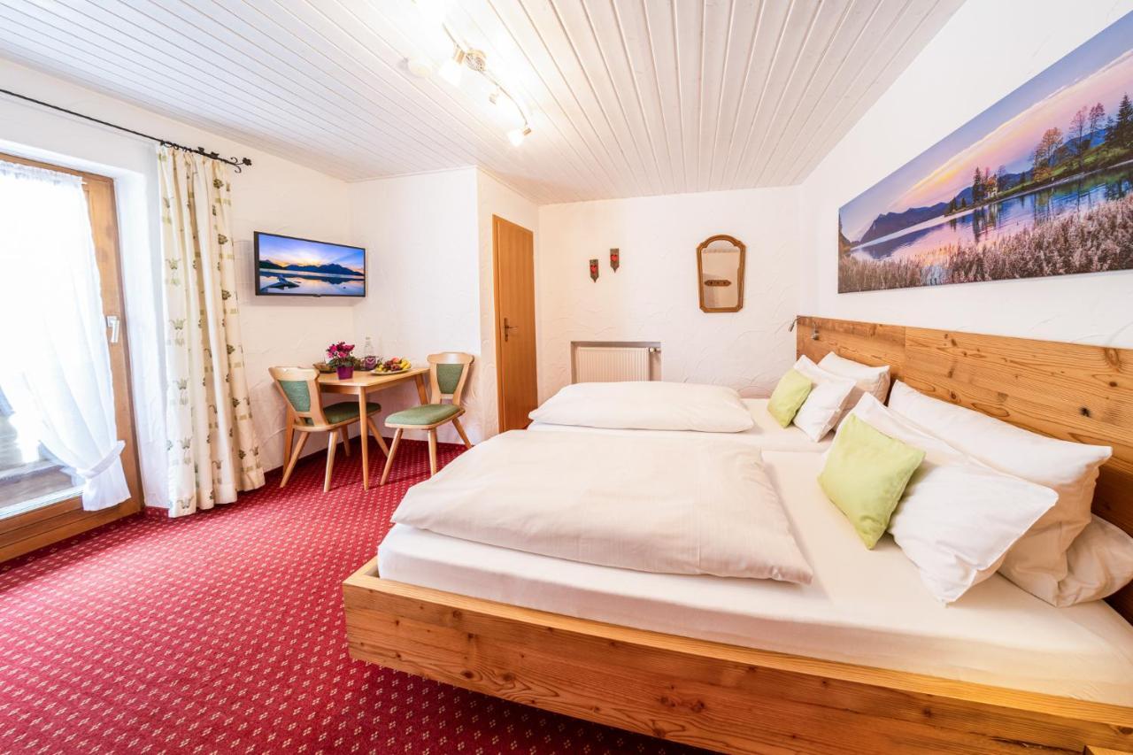Fruehstueckspension Gaestehaus Zum Weissen Roessl Wallgau Buitenkant foto
