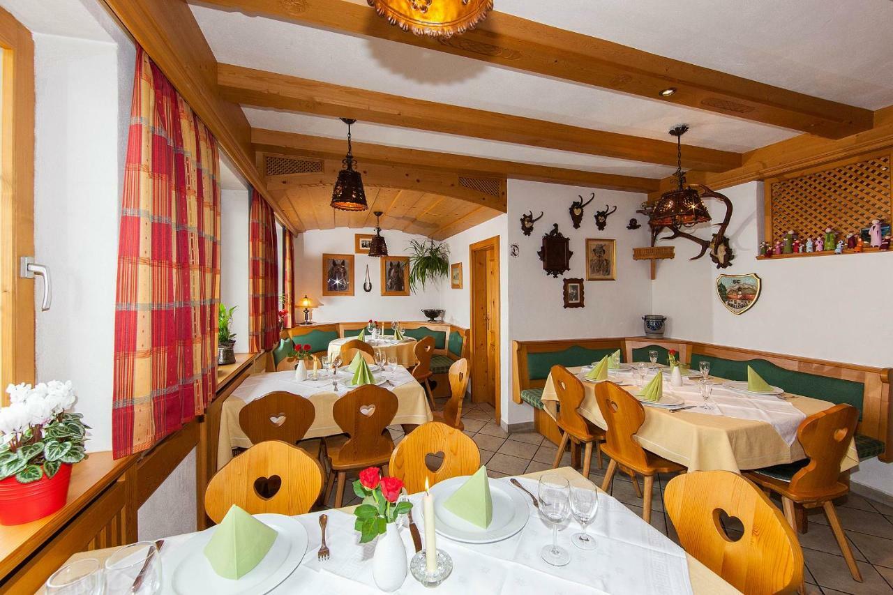Fruehstueckspension Gaestehaus Zum Weissen Roessl Wallgau Buitenkant foto
