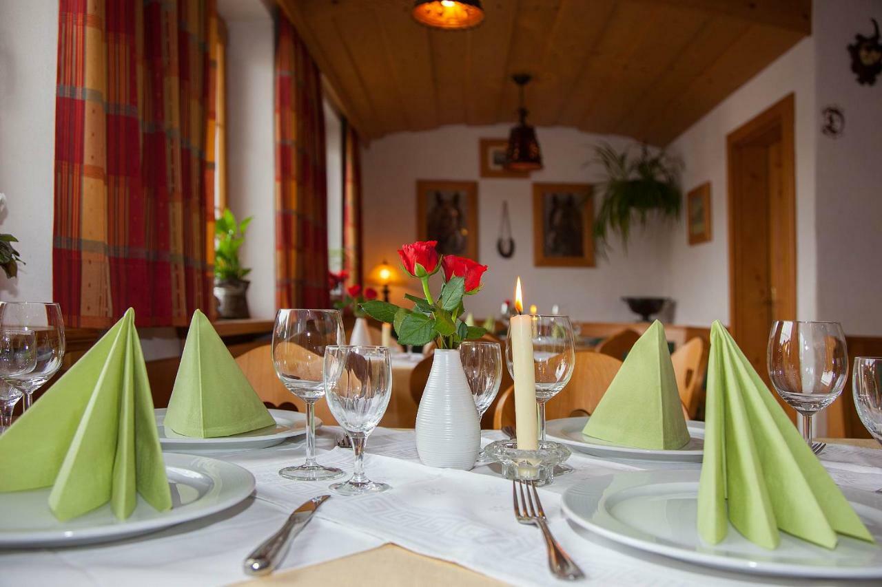 Fruehstueckspension Gaestehaus Zum Weissen Roessl Wallgau Buitenkant foto